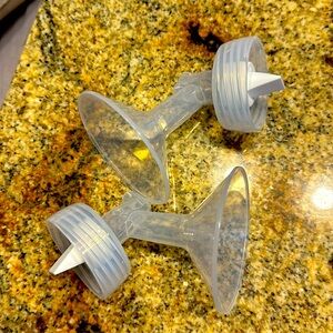 Maymom brand wide mouth flanges size 17 compatible with spectra pump.